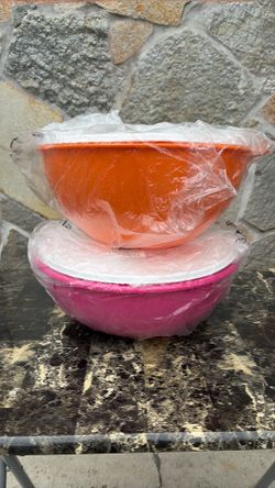 Large Tupperware Bowl