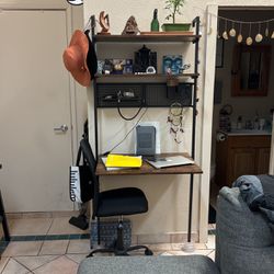 Wall-mounted Desk 