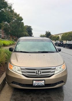 Clean Title Honda Odyssey Minivan – Gold/Tan