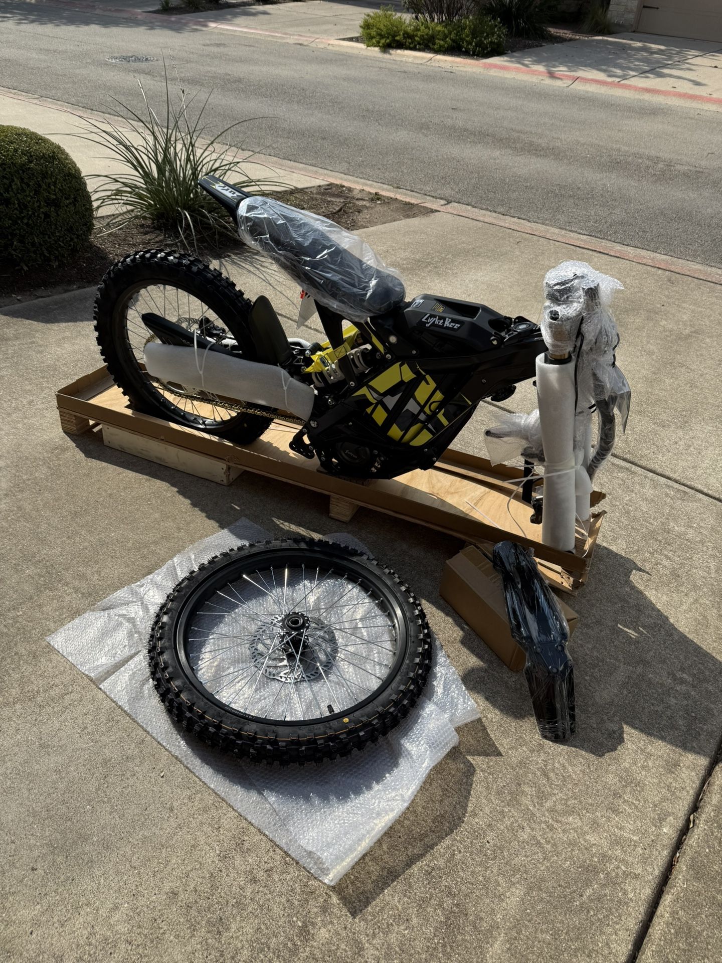 *NEW* 2025 Surron Light Bee X - Black