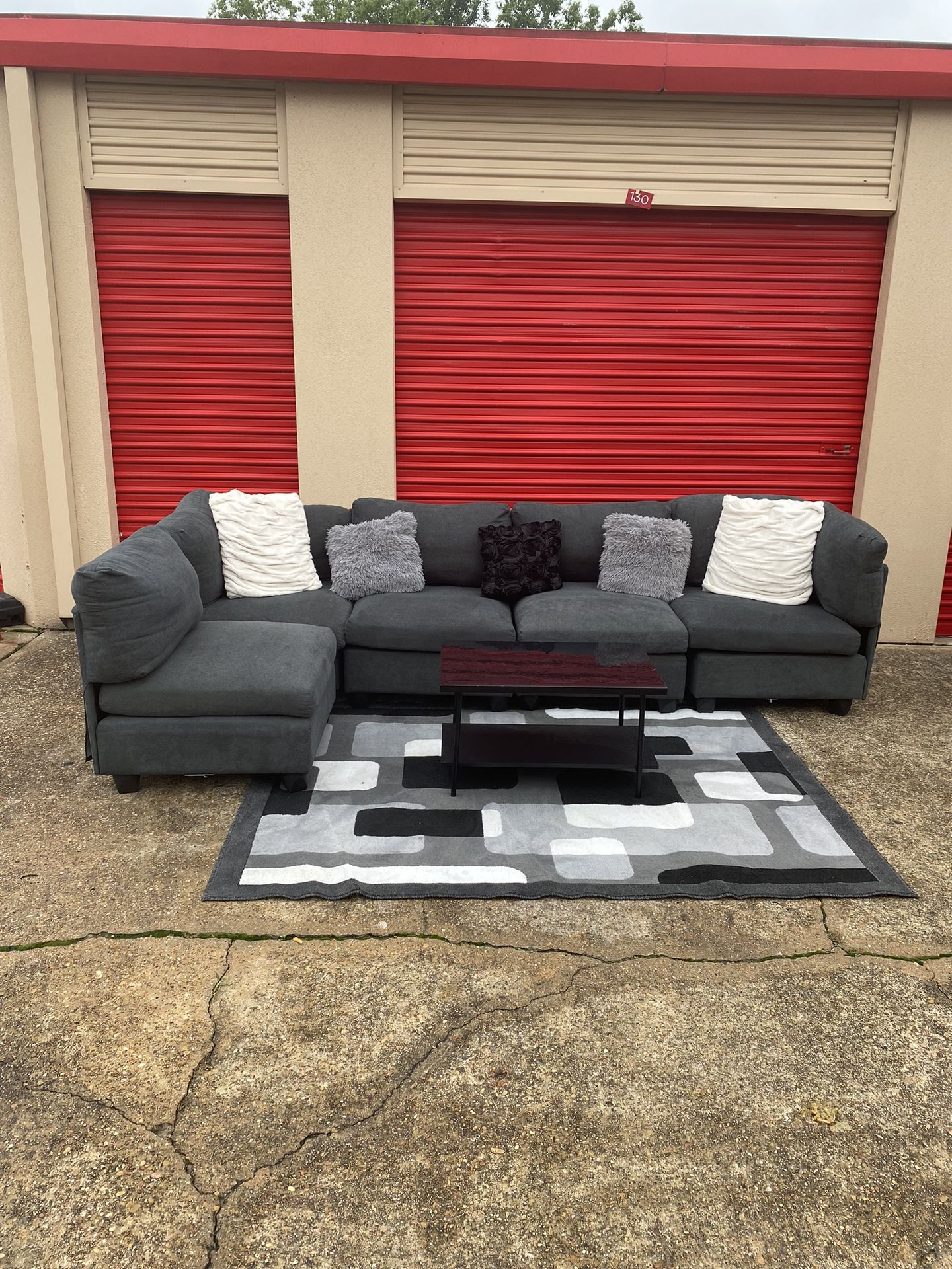 FREE DELIVERY!!!  5pc Modular Sectional