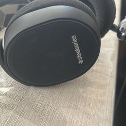 Get a second opinionSteelSeries Arctis 3 - All-Platform Gaming Headset for PC - PlayStation 5 and PS4, Xbox One, Nintendo Switch, VR, Android and iOS 