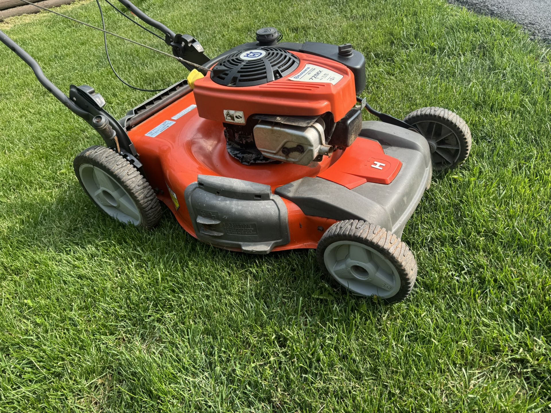 Husqvarna Self Propelled Mower 175cc Engine With 22” Cutting Deck. No Bag. Must Pickup