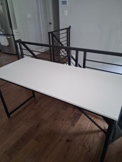 Study Desk in excellent condition