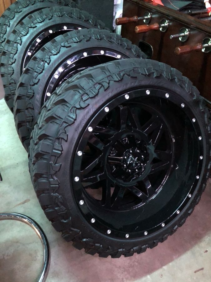 22x12 wheels tires are 33 brand new used for one month
