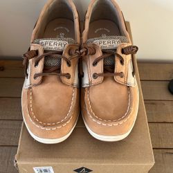 Girls Sperry Shoes 3.5.   New With Box