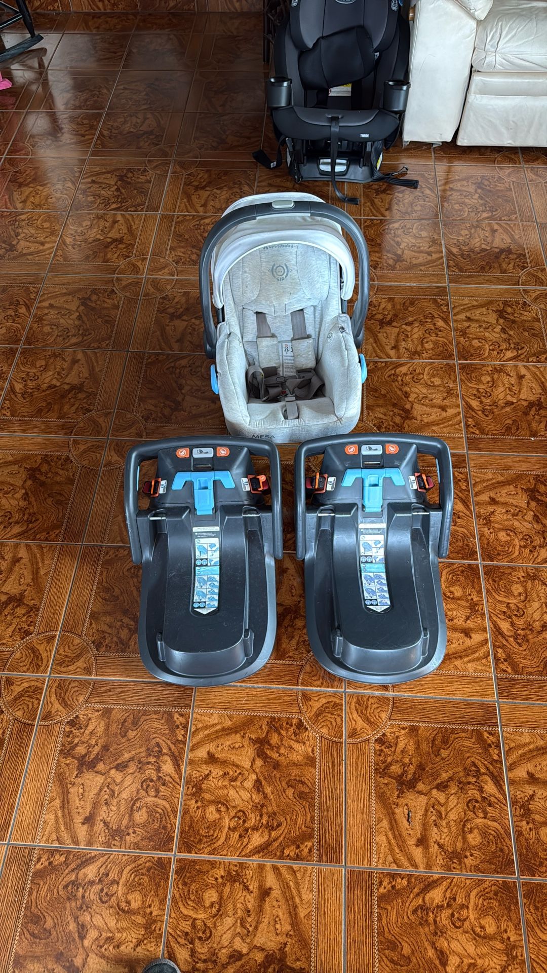 Uppababy Mesa Car Seat With 2 Bases