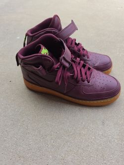Nike Air Force 1

High SE "Night Maroon