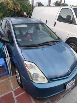2005 Prius, needs new battery l. Error code won't allow to shift into drive. For sale 2,500.00$ or if you can fix it ill play 700$  (won't pay to dele