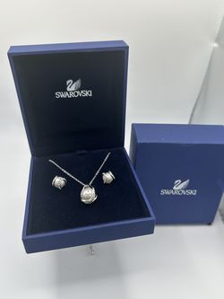 Swarovski earrings and pendant set