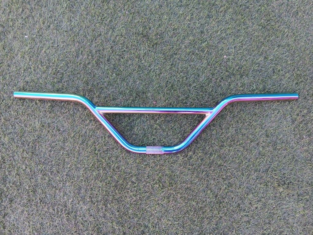 Oil Slick Throne Bars