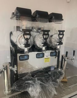 Lightly used 3.5 gallon margarita machine