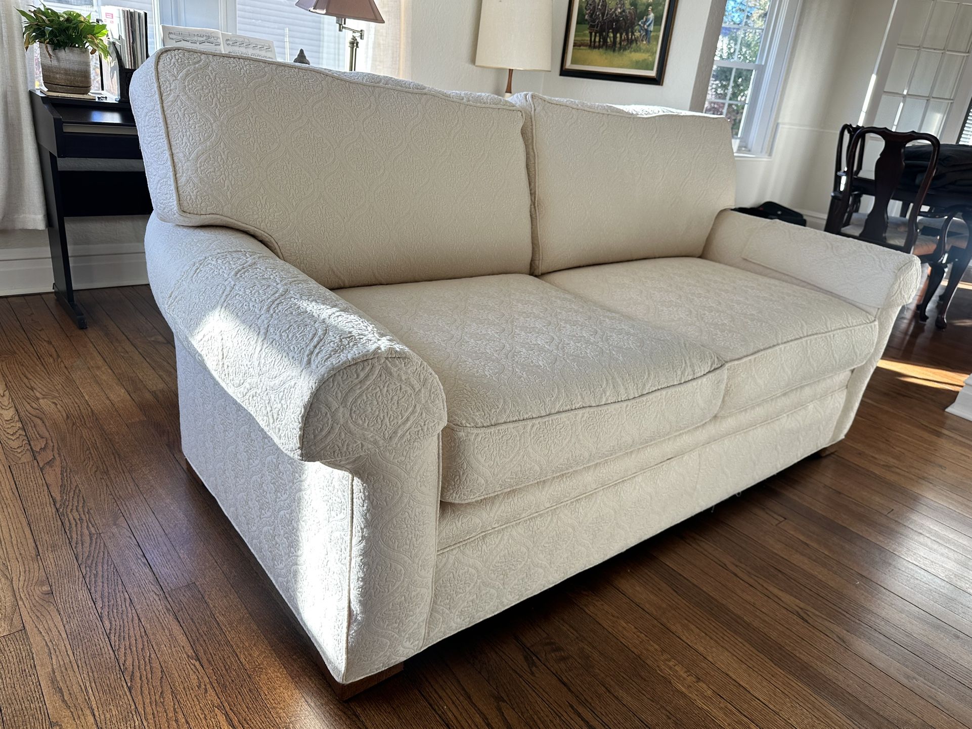 Tom’s Price Cream Sofa