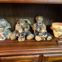 Stuffed dolls and figurens