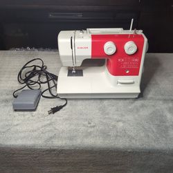 Singer Sewing Machine E96670
