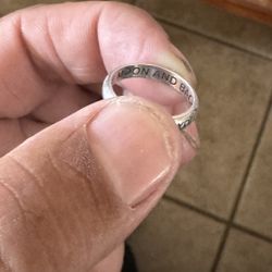 Ladies Size 6 Ring 