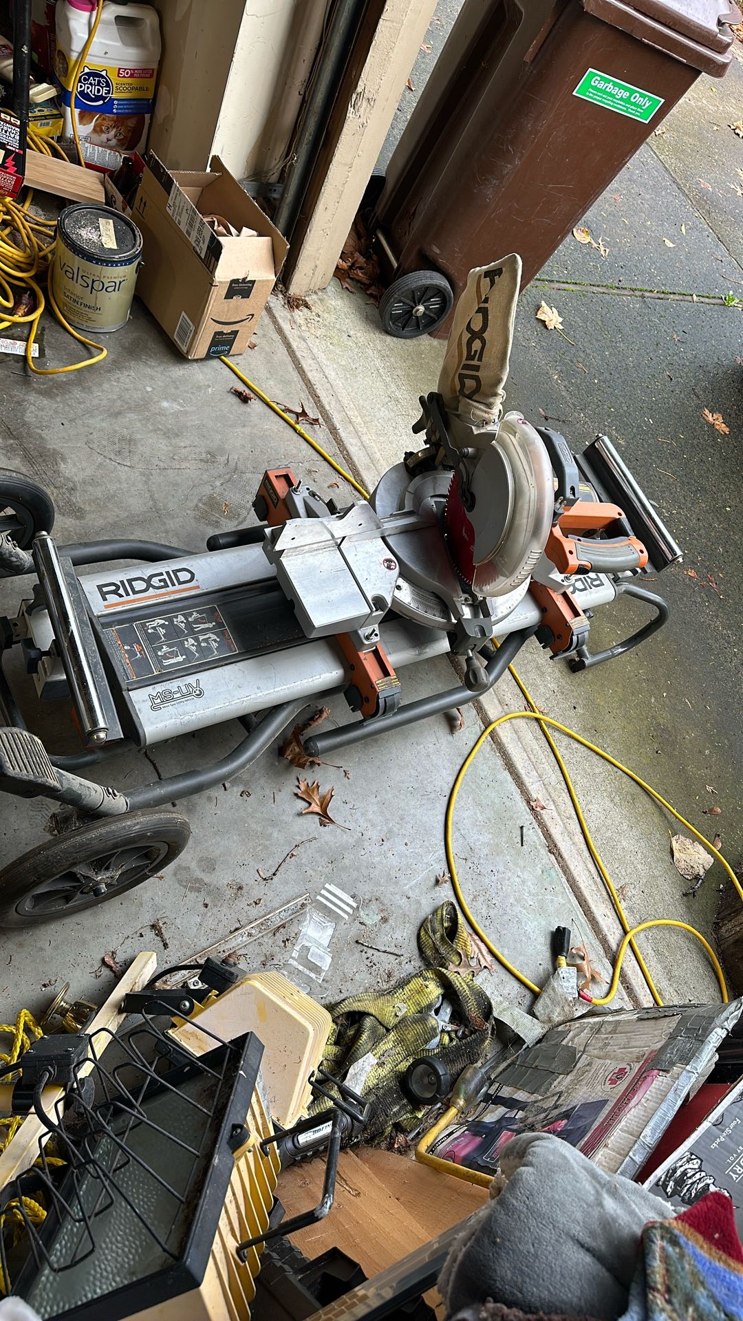 RIDGID 12-inch dual-bevel sliding miter saw/ Mobil Table Included 