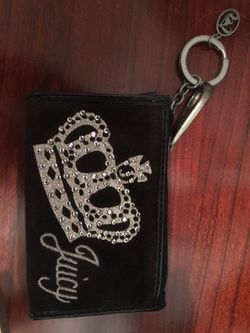 Juicy key pouch
