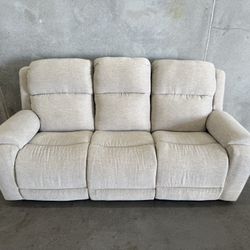 LA-Z-BOY DORIAN Reclining Sofa, Power Headrests & Lumbar NO CHARGER IS INCLUDED (Good condition) PICK UP IN CORNELIUS