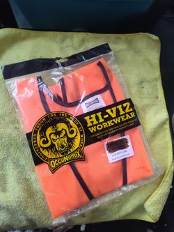 One size fits all high visibility safety vest