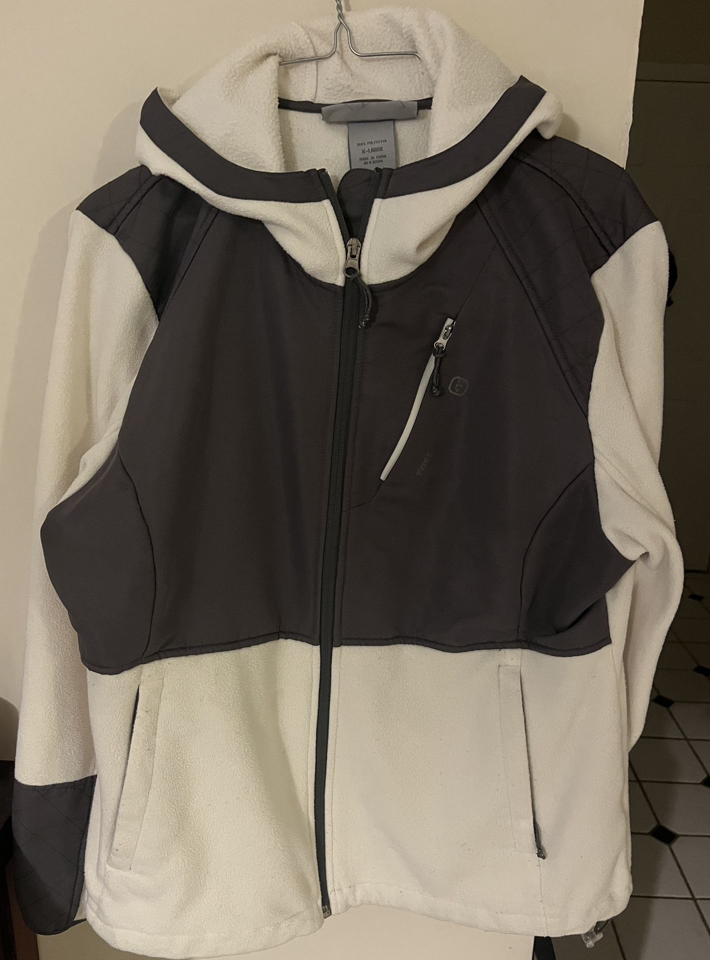 White and Black fleece jacket size XL by Free Country