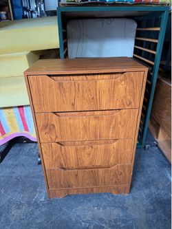 New Traditional 4-drawer dresser
