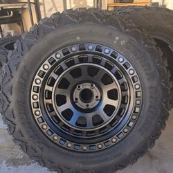 35x12.50R20.   Wheels5set