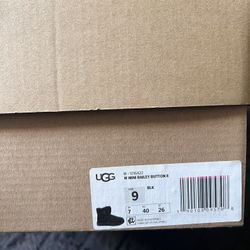 Ugg Mini Bailey Button 2 Woman Size 9