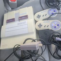 Super Nintendo 2remot Control in Power Cord in Antena CaBle Good Condicion
