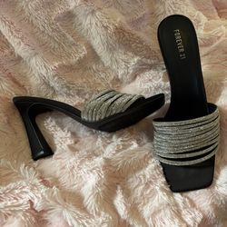 Elegant High Heels – Like New, Size 9. 🧚🏼‍♀️