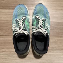 On Cloud Running Shoes size 9
