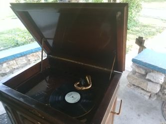 1968 Meletone Phonograph $30