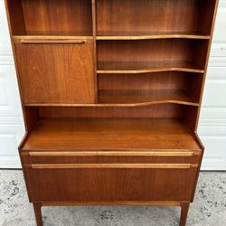 Vintage Mid Century Modern Teak Home Bar/Hutch/Buffet