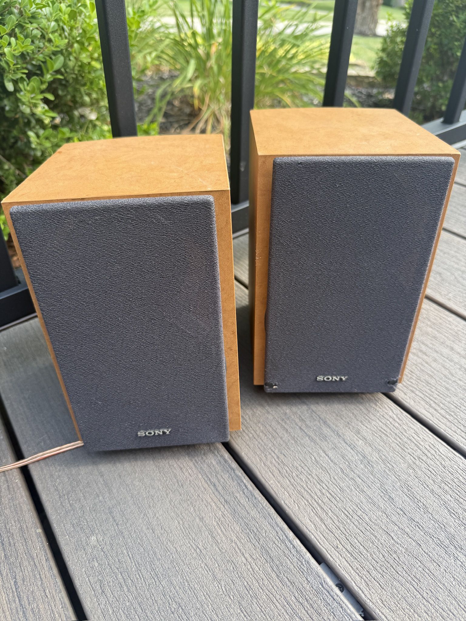 Pair of Sony SS-CEX1 Book Shelf Speakers in good shape.