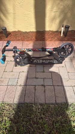Adjustable, foldable scooter kids/adults