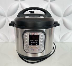 Instant Pot Duo 7-in-1 electric pressure cooker