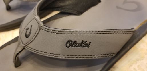 Olukai Ohana Sandals Grey Mens sz 9, nice arch, cost $90, sell - $45