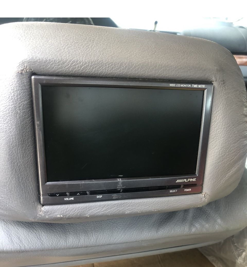 2 Alpine Headrest TVs & Remotes