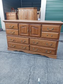 Solid Oak 10 Drawer Dresser With 2 Doors 