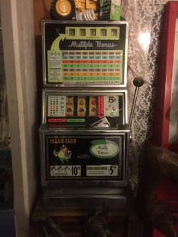 Antique nickel slot machine