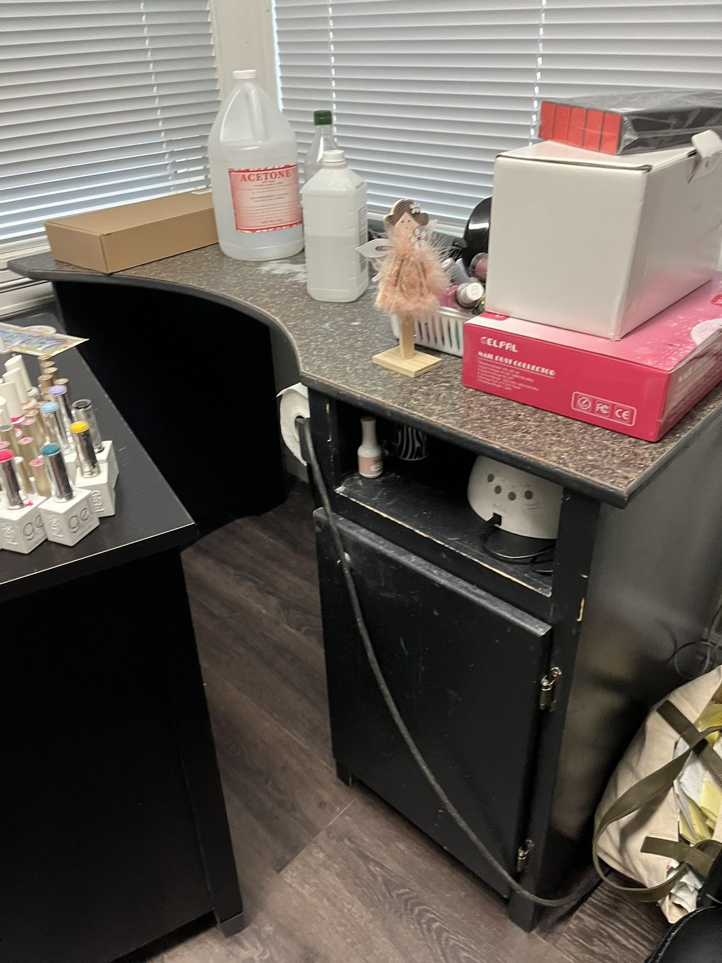 Nail Table With Electric Plug 