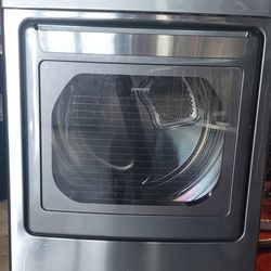 LG  Large Capacity Gas Dryer with EasyLoad , True Steam Cycle & Sensor  Dry - In great condition 