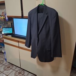Boss suit with pants used two pieces suit not determine size.I think is a medium jacket  or it could be a small look at pictures for description on si