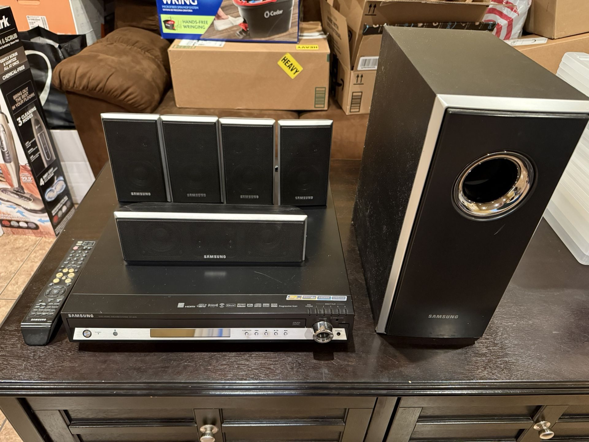 Samsung HT-Q70 5.1Ch. 1000W 5 disk CD/DVD Home Theater System