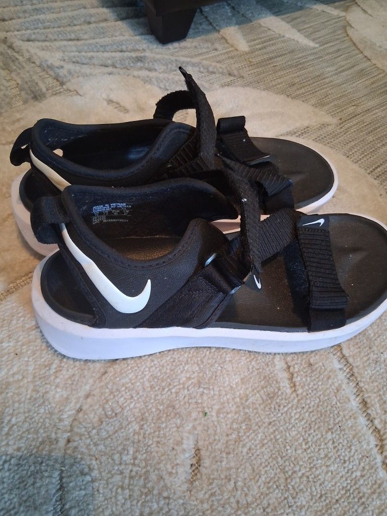 Women's NIKE SANDALS
