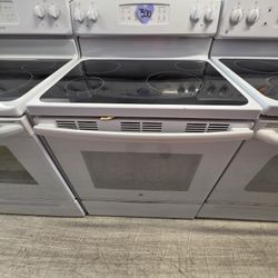 White Electric Stove Used In Good Condition With 90days Warranty From $300 Up To $350