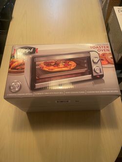 Oven toaster, blender, pans, mixer, salt and pepper shaker