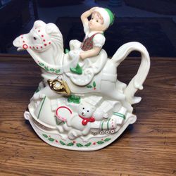 Lenox Santa’s Holiday Toy Shop Teapot!,