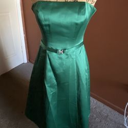 Michaelangelo Short Green Formal Dress; size 2