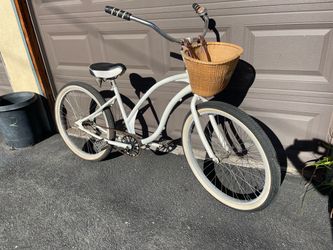 Electra Beach Cruiser w/Nantucket Bike Basket, whitewall tires, matching seat and handle grips.
